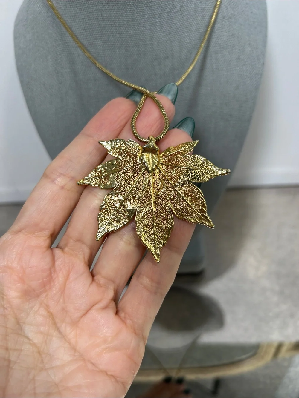 Gorgeous Gold Dipped Leaf Pendant Necklace - Women Jewelry